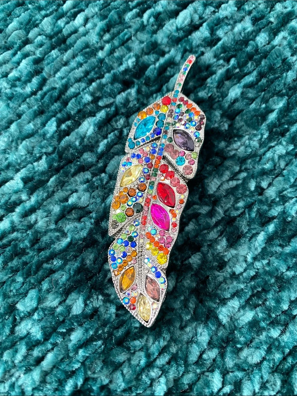 N/A sparkling brooch